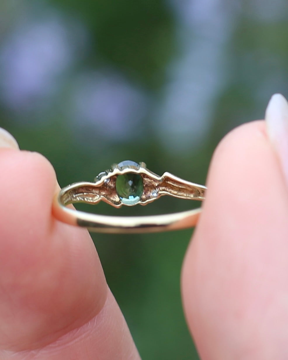0.5ct Parti Sapphire with Diamond Side Stones, 9ct Yellow Gold, size O or 7.25, 1.48g