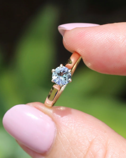 Unique Unheated Mermaid Tanzanite Ring, 9ct Yellow Gold, size N or just over 6.5, 1.89g