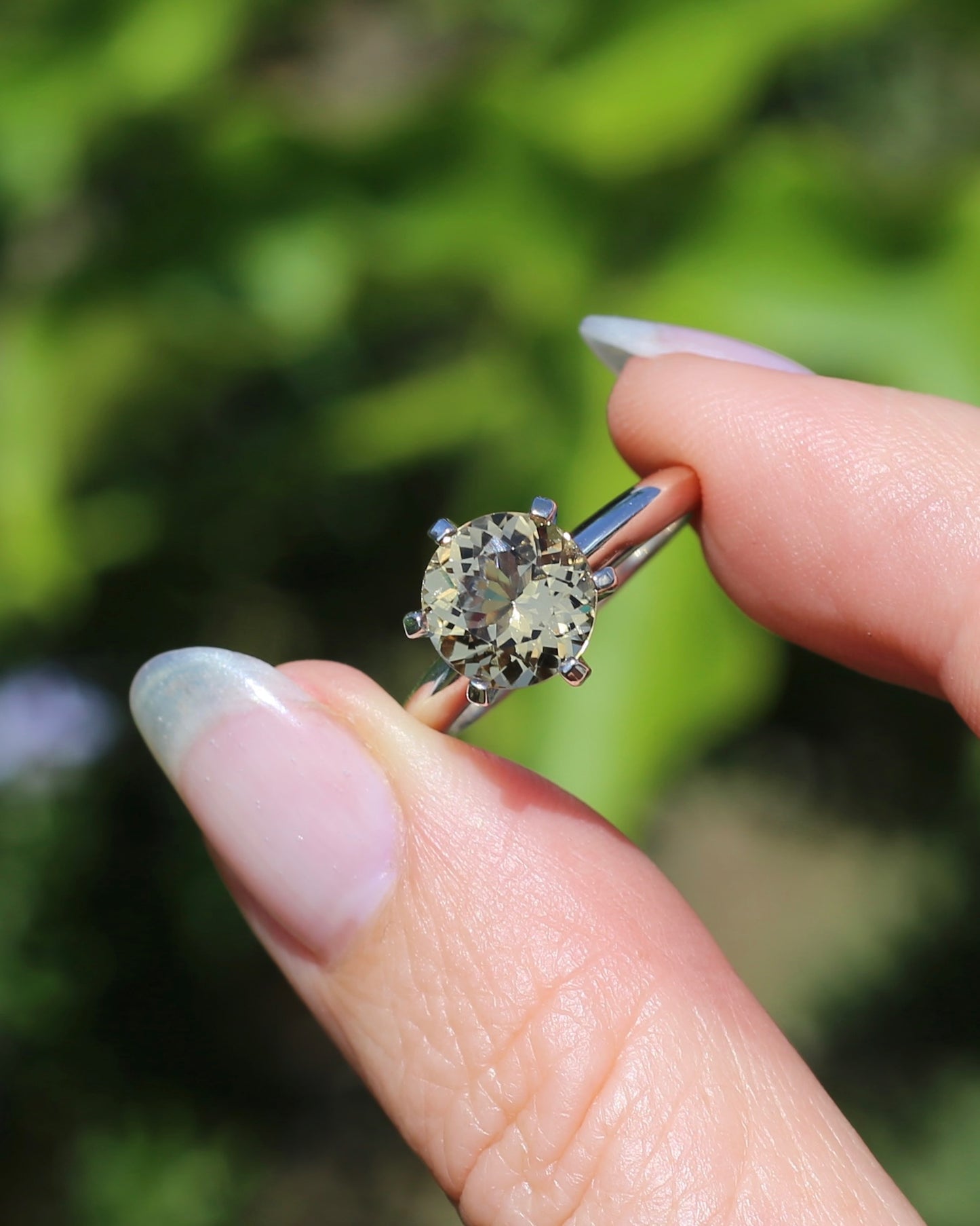 9mm 2.25ct Natural Yellow Beryl, 6 Claw Set, 9ct White Gold, size N1/2 or nearly 7, 3.75g