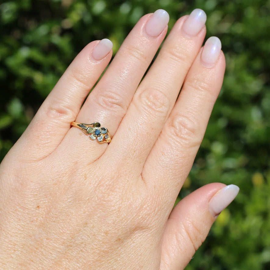 Unique Parti Sapphire and Diamond Flower Ring, 18ct Yellow Gold, size N or just over 6.5