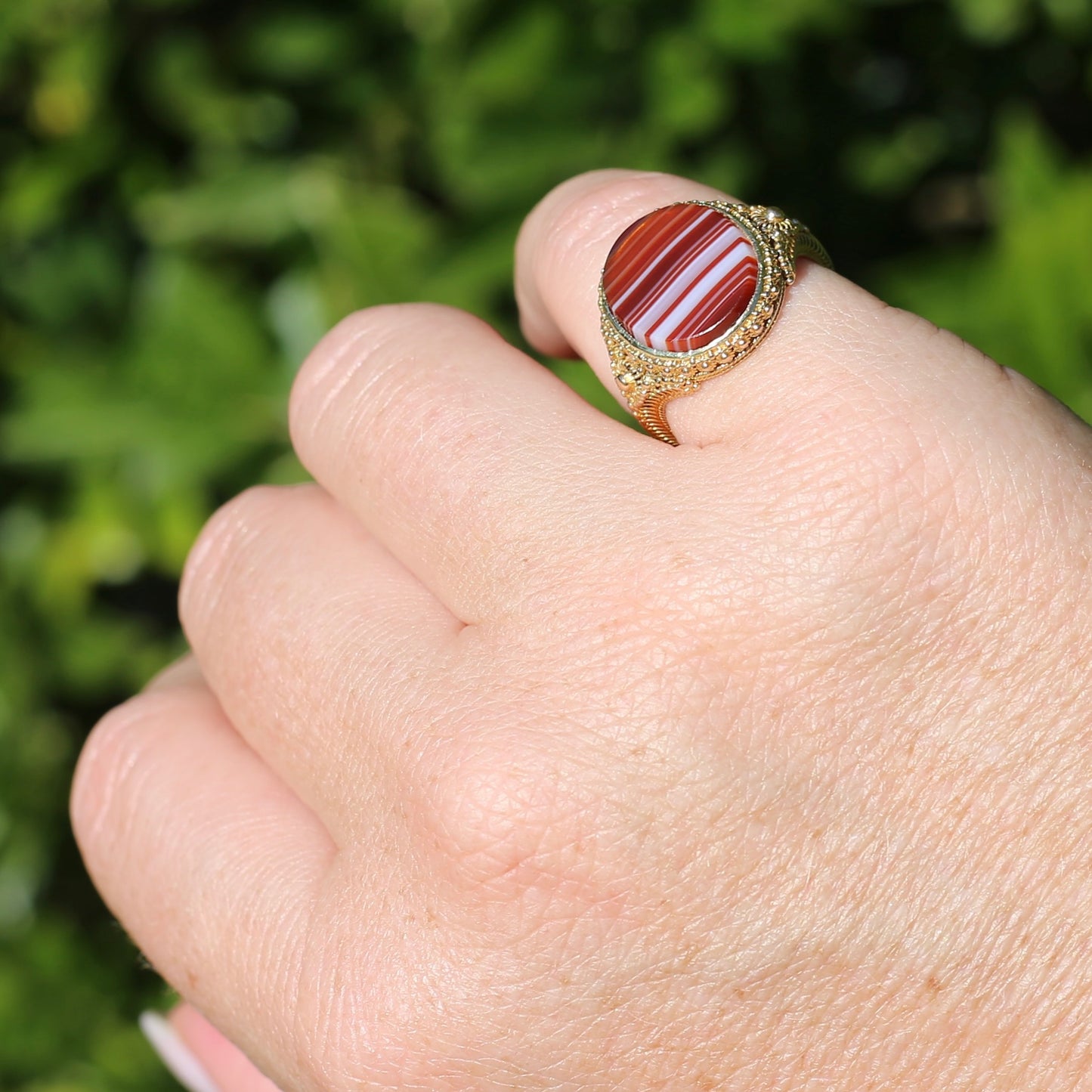 Mid Century Banded Agate in the Elaborate Scroll Detailed Floral Ring, 14ct Yellow Gold, size K1/2 or just under 5.5