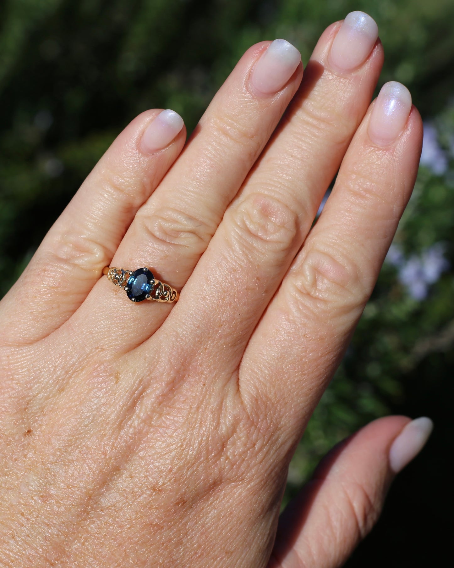 1.5ct Natural Australian Sapphire in 6 Claw Set Ring with Rope Detail Shoulders, 9ct Yellow Gold, size 8 or Q, 1.79g