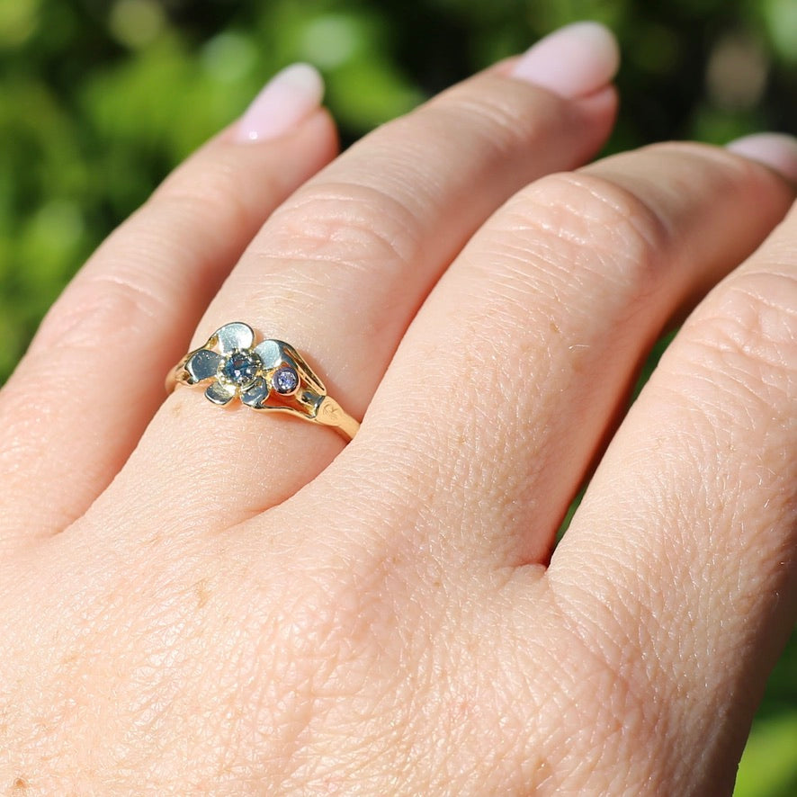 Unique Parti Sapphire and Diamond Flower Ring, 18ct Yellow Gold, size N or just over 6.5