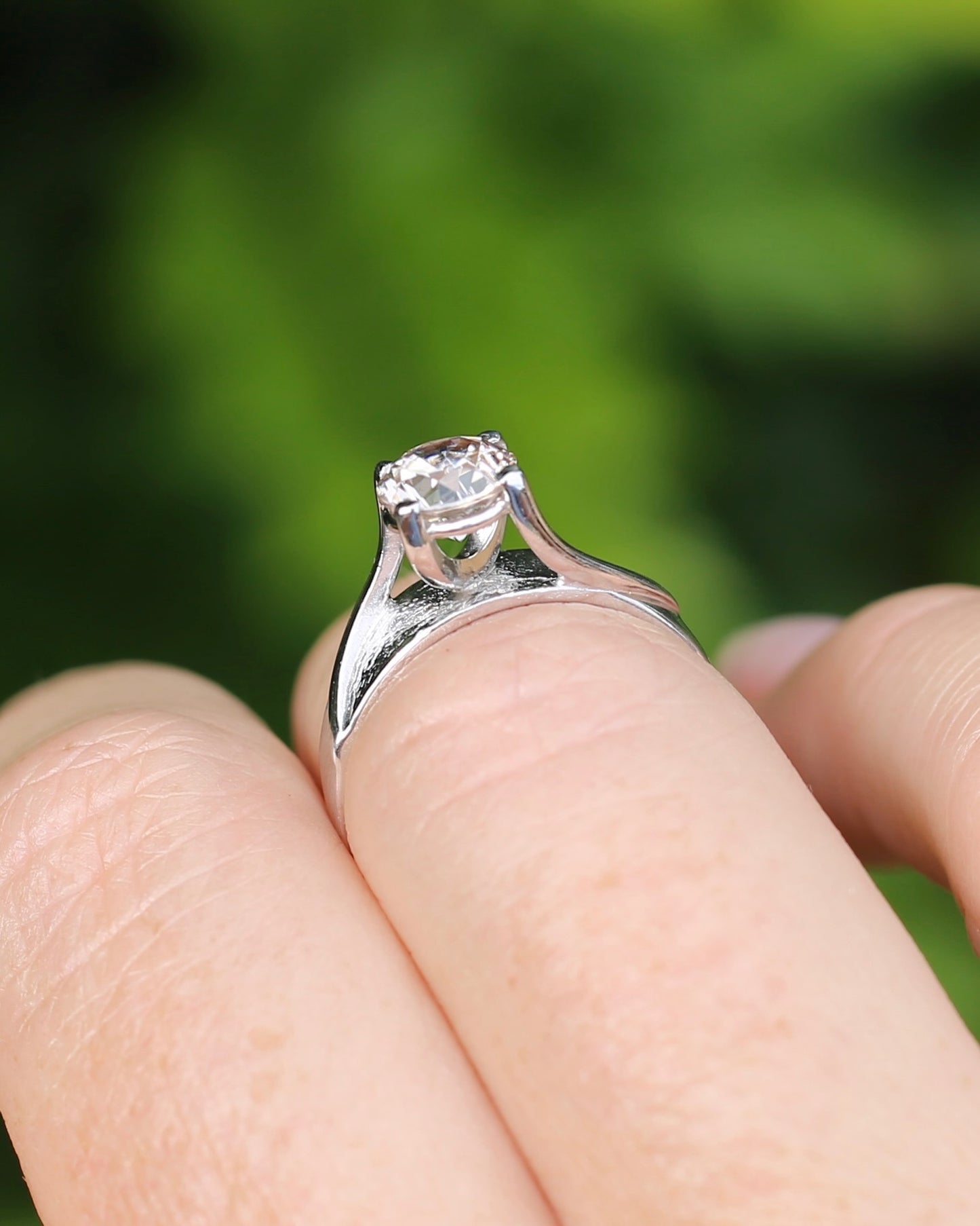 Circa 1970s 1.57ct White Pink Australian Zircon Ring, 9ct White Gold, size N or 6.75, 3.44g