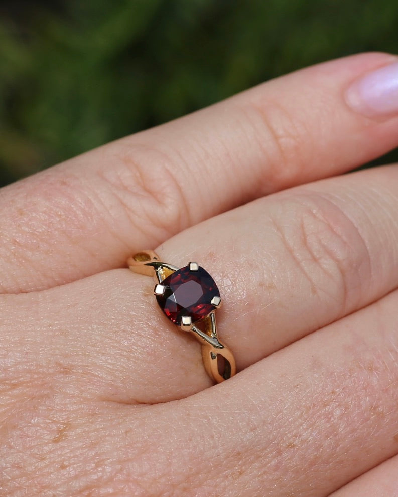 1.35ct Cushion Cut Deep Red Natural Spinel, 18ct Yellow Gold, size M1/2 or just under 6.5, 3.75g