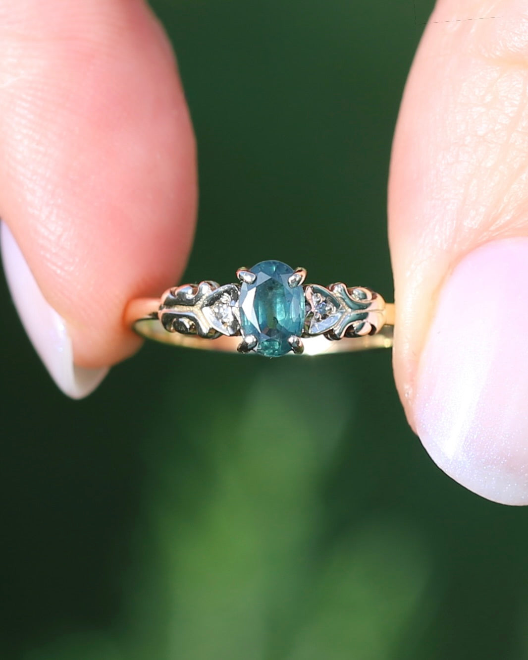 0.5ct Natural Green Parti Sapphire with Diamond Set Heart & Leaf Shoulders, 9ct Yellow Gold, size O1/2 or 7.5, 1.44g