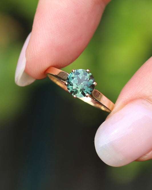 1.36ct Teal Parti Sapphire in Vintage 6 Claw 14ct Yellow Gold Ring, size O or 7.25, 1.96g, with valuation