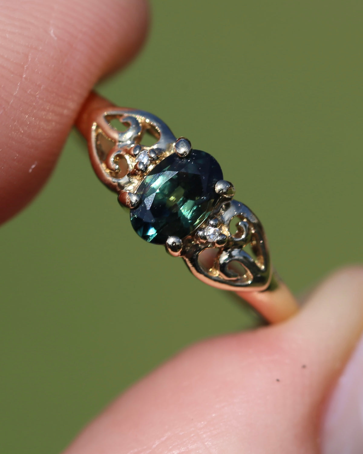 0.75ct Natural Teal Green Parti Sapphire with tiny Diamond Set Swirl Shoulders, 9ct Yellow Gold, size M1/2  or  just under 6.5, 1.44g