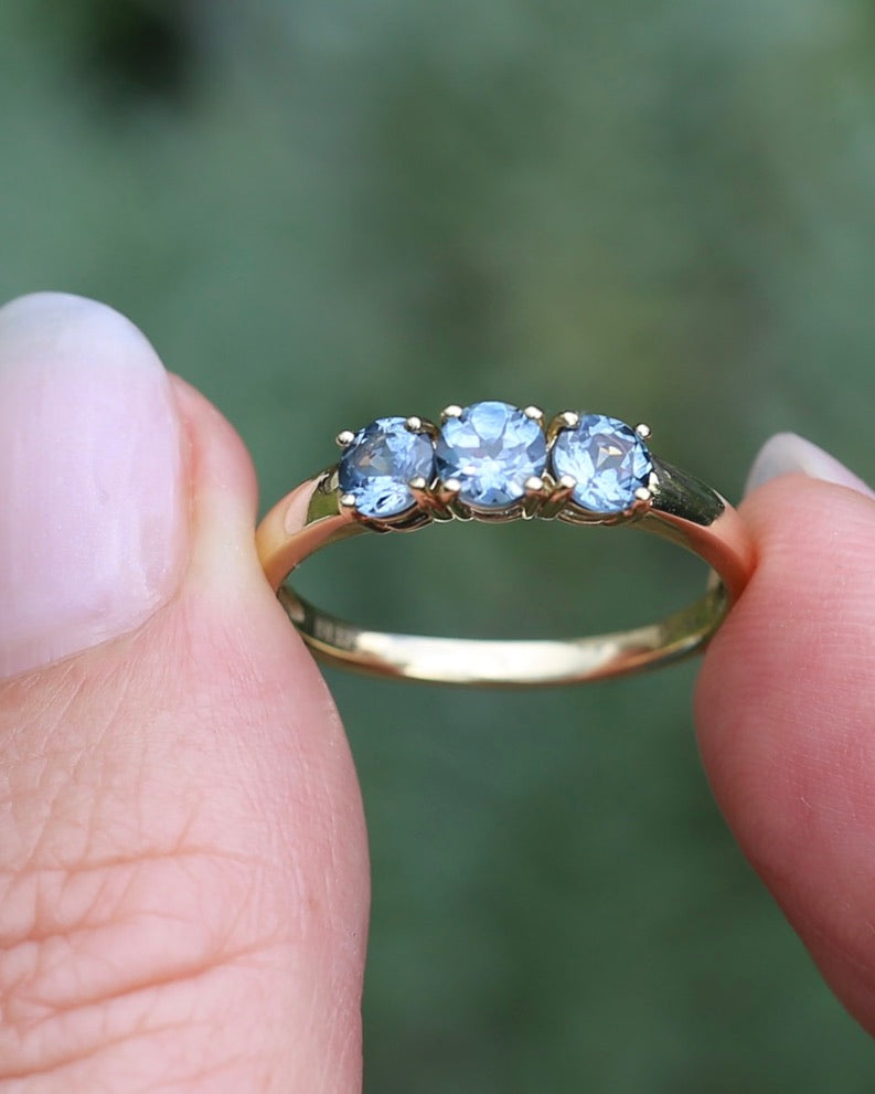 1.5ct Pale Cornflower Blue Parti Trilogy, Claw Set 9ct Yellow Gold, size Q or 8.25, 2.17g