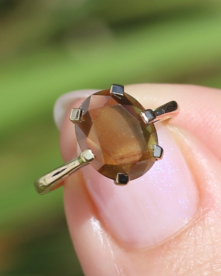 ON HOLD 3.95ct Fancy Cut Tanzanian Umba Sapphire in Vintage 9ct Yellow Gold, size L or 5.75, 2.80g