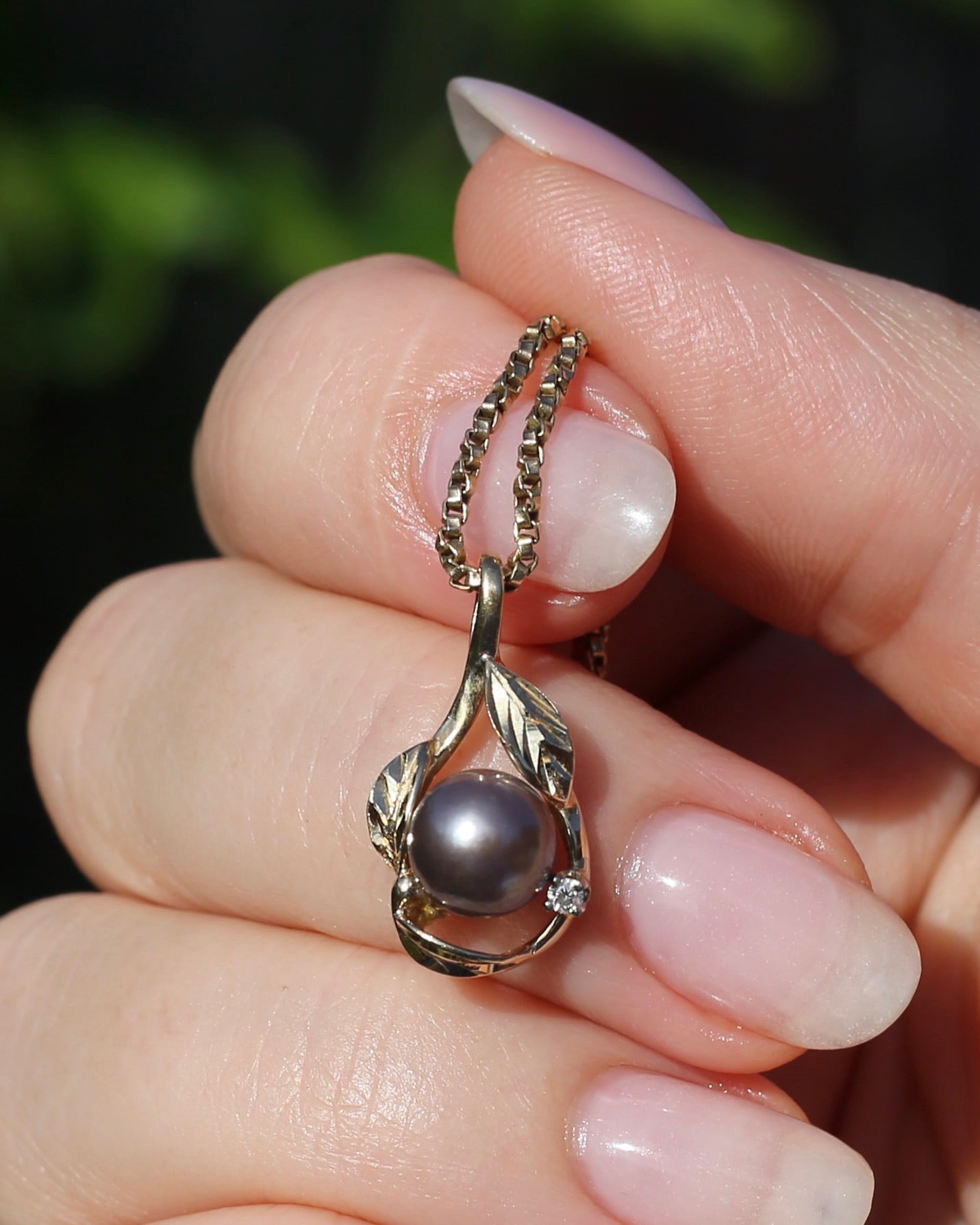 Grey Pearl, Diamond and Three Leaf Pendant, 14ct Yellow Gold, 1.61g