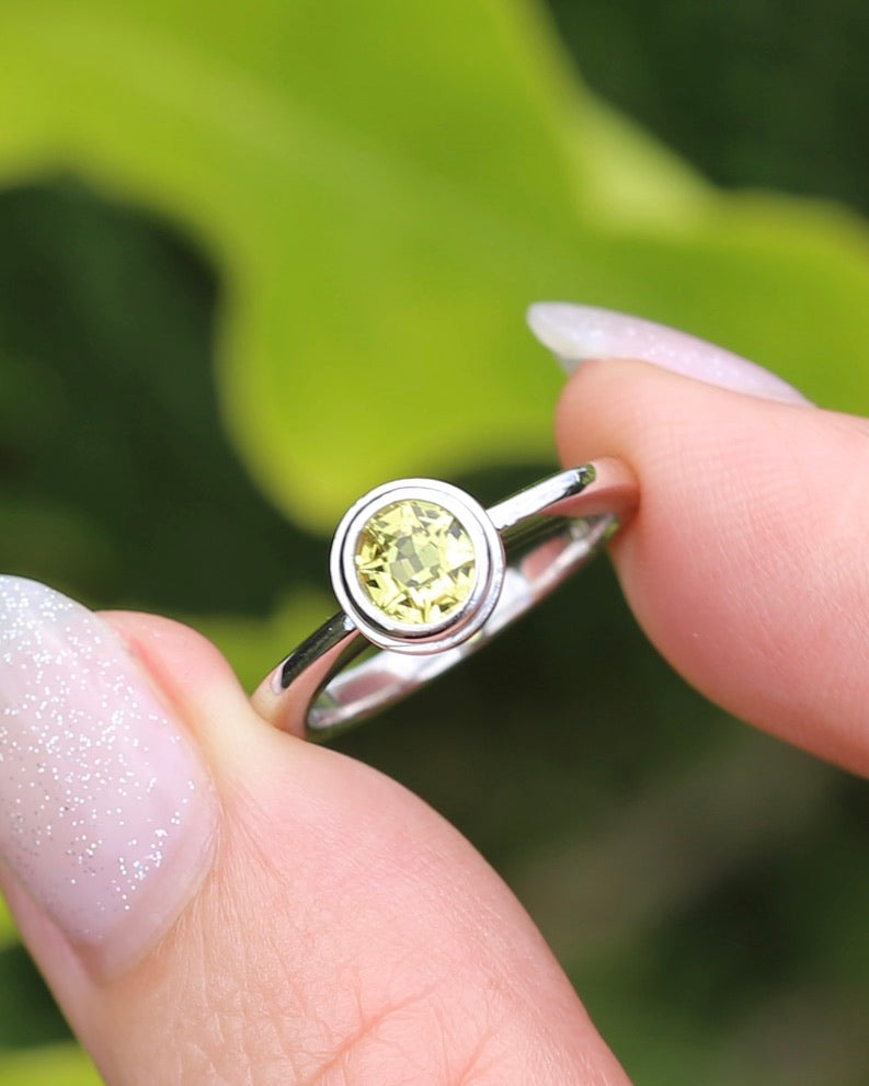 Old Cut Yellow Sapphire in 18ct White Gold Bezel Set Ring, 18ct Yellow Gold, size L or just under 5.75 , 4.48g, with valuation
