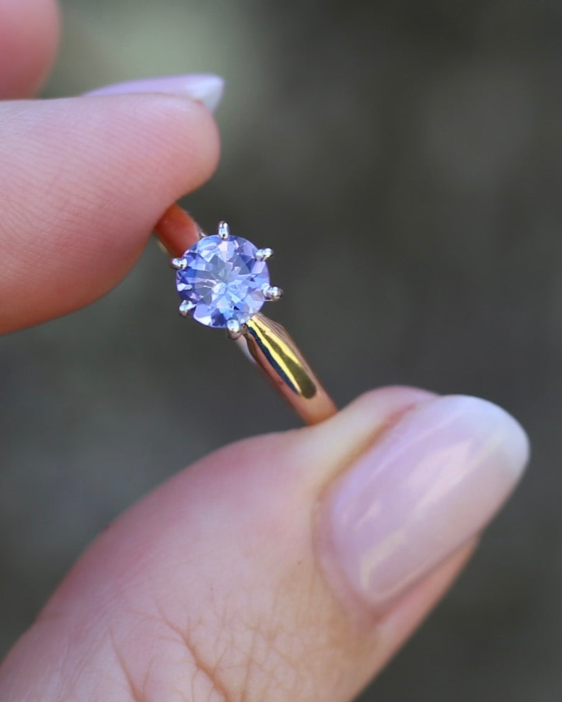 1ct Natural Tanzanite 6 Claw Ring, 10ct Rose and White Gold, size N1/2 or just under 7, 2.49g