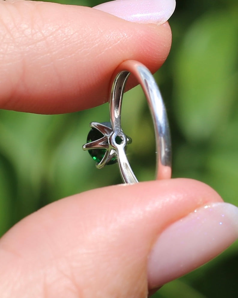 1.1ct Tsavorite Green Garnet in 6 Claw Solitaire Ring, Sterling Silver, size N or 6.75, 1.85g