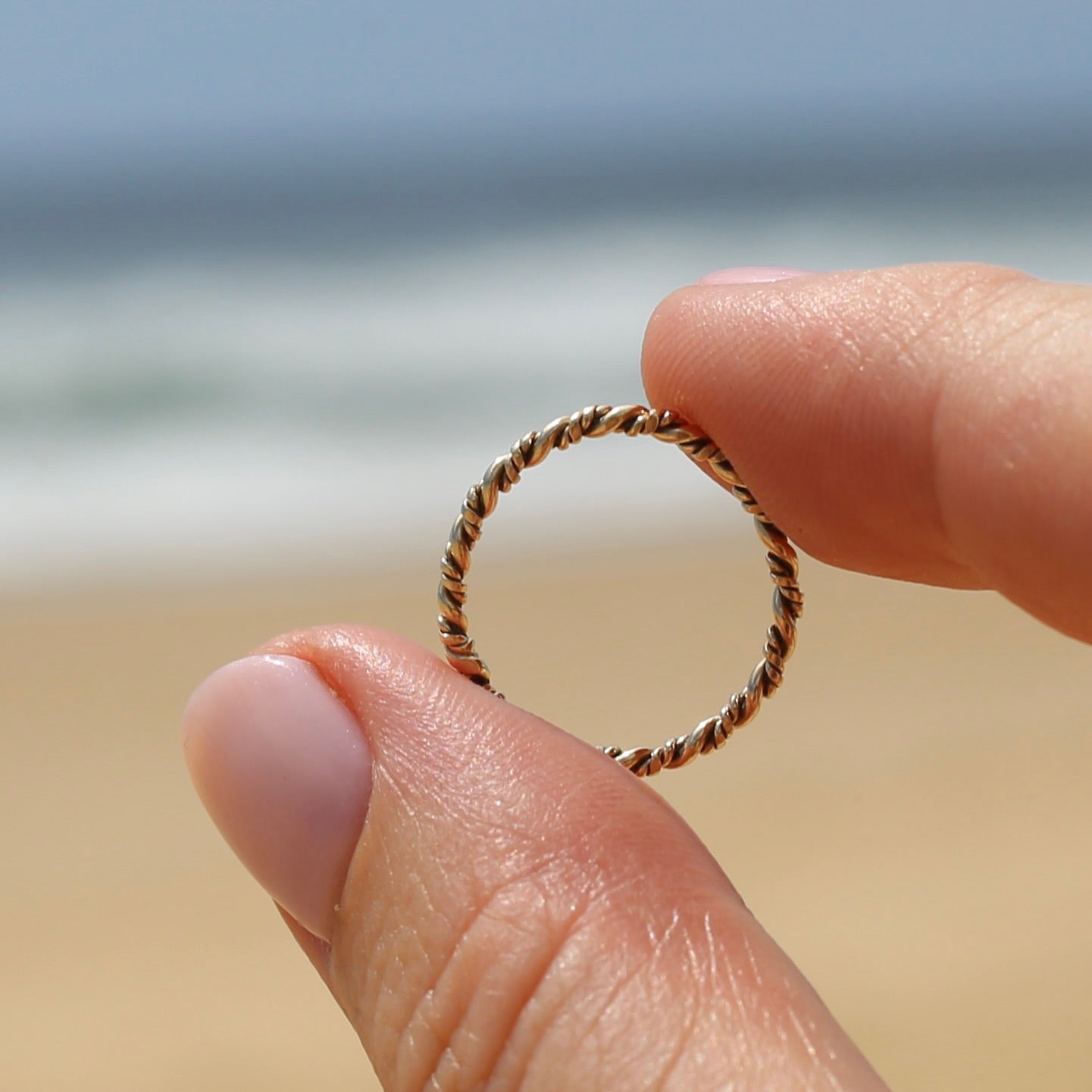 Textured twisted band, 9ct yellow gold, size 4.5 or I1/2