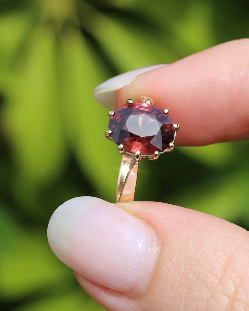 4ct Natural Red Zircon in Vintage Birmingham Made 1973 Multi Claw Ring, 9ct Yellow Gold, size M1/2 or 6.5, 2.61g