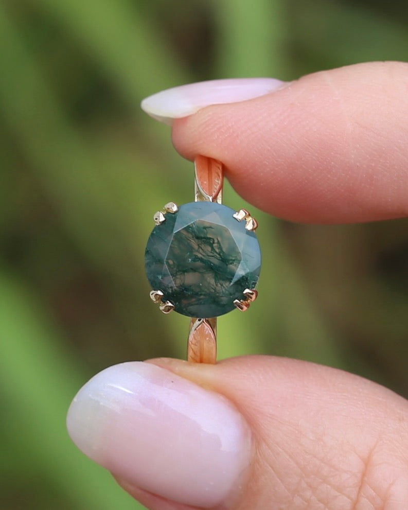 3ct Round Moss Agate Double Claw Set Ring, 9ct Yellow Gold, size N or 6.75, 4.11g