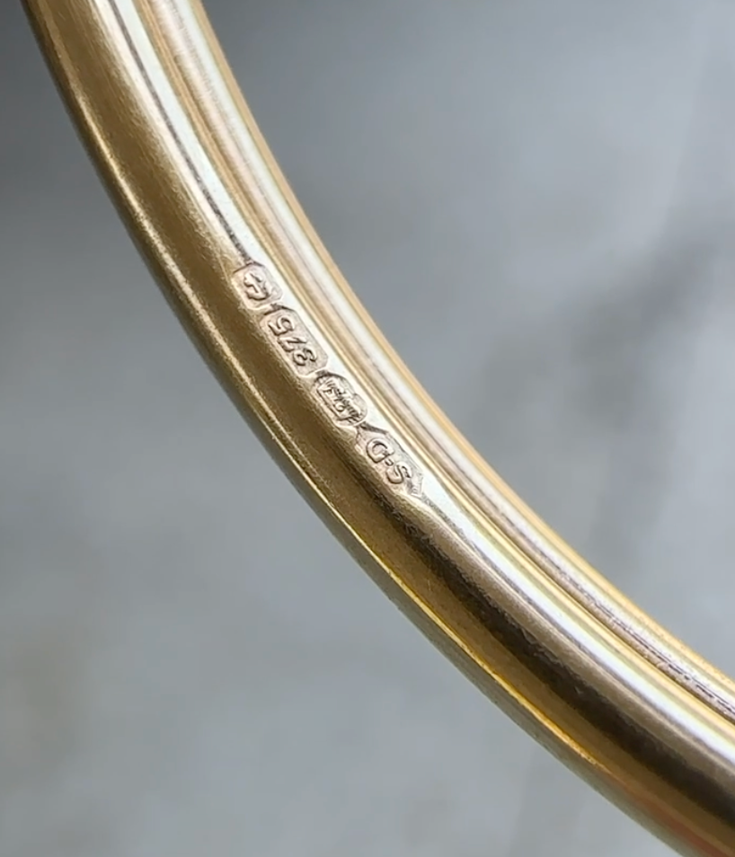 Decorative Engraved Oval 9ct Coil Bangle with Safety Clasp, British Made, 9ct Yellow Gold,4.41g