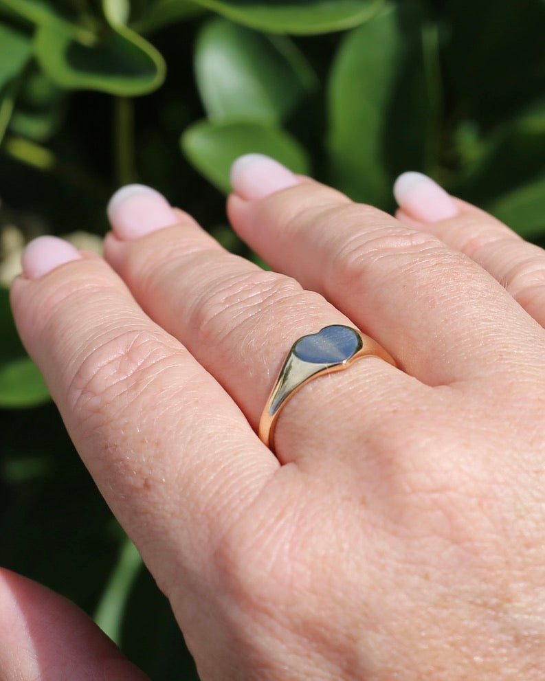 1973 Made Birmingham Heart Shaped Signet Ring, 9ct Yellow Gold, size R or 8.75, 2.91g