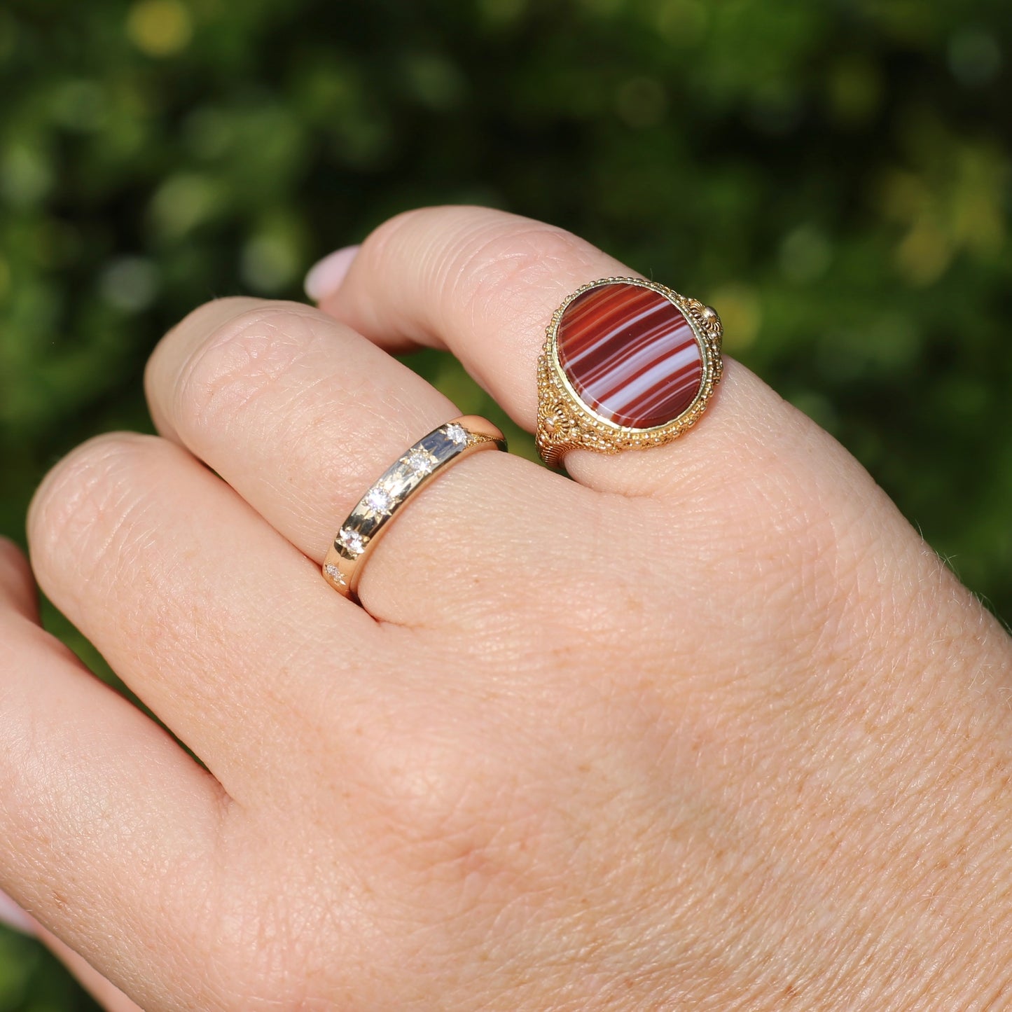 Mid Century Banded Agate in the Elaborate Scroll Detailed Floral Ring, 14ct Yellow Gold, size K1/2 or just under 5.5