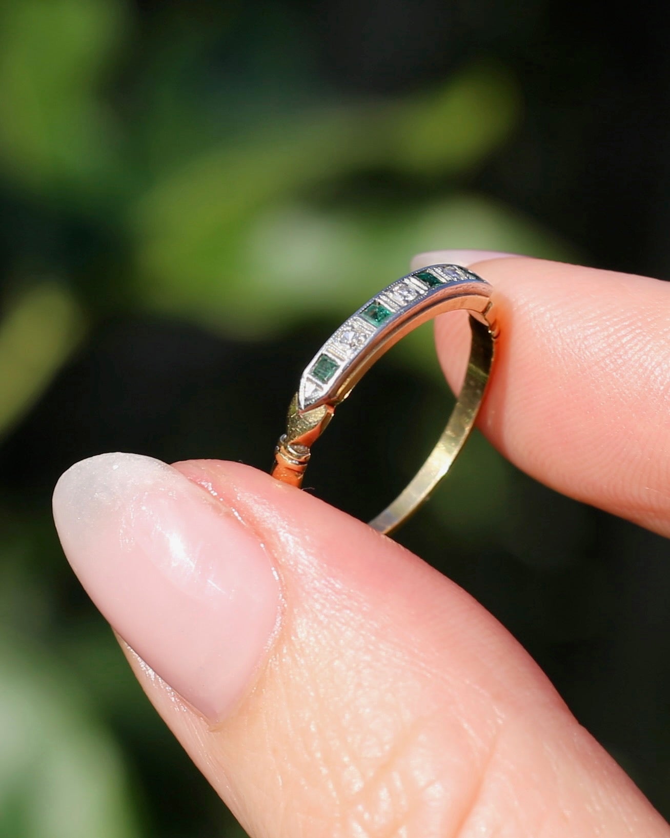 Circa 1930s Natural Emerald & Single Cut Diamond 18ct & Platinum 7 Stone Stacker, size O or 7.25, 2.05g