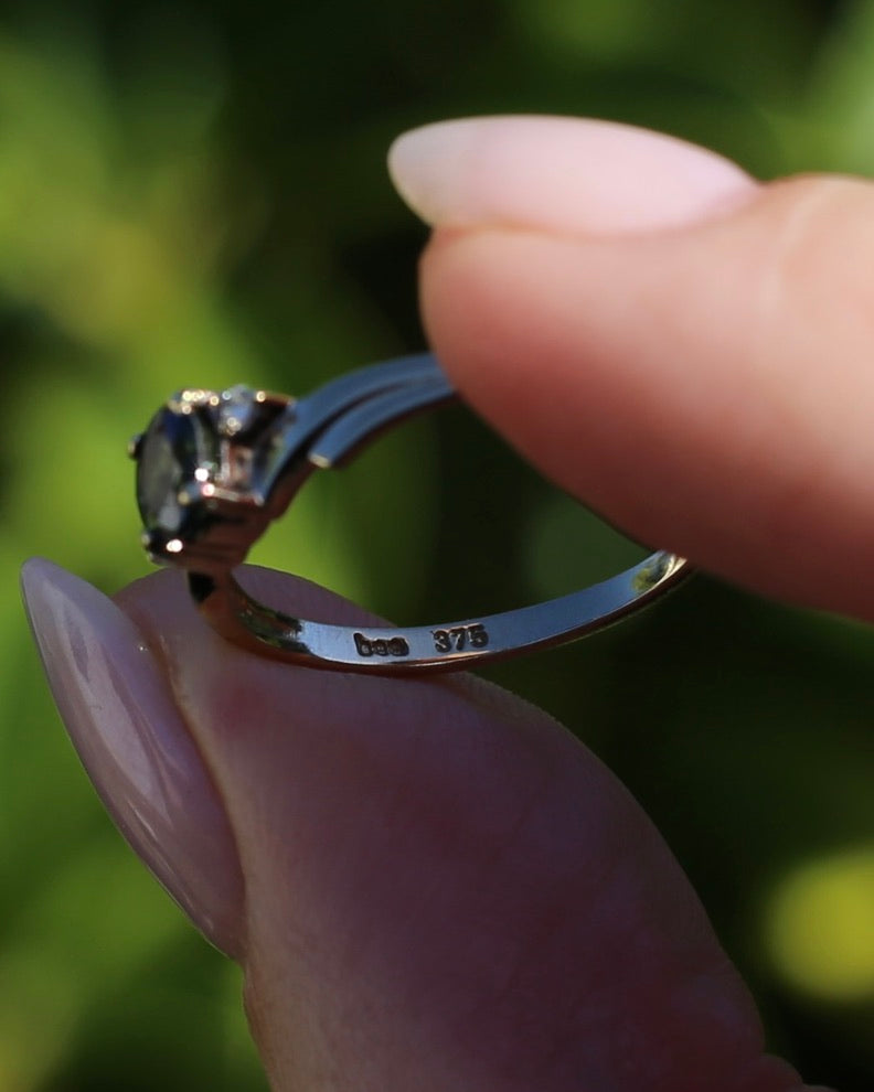 0.5ct Parti Sapphire with Diamond Side Stones, 9ct Yellow Gold, size O or 7.25, 1.48g