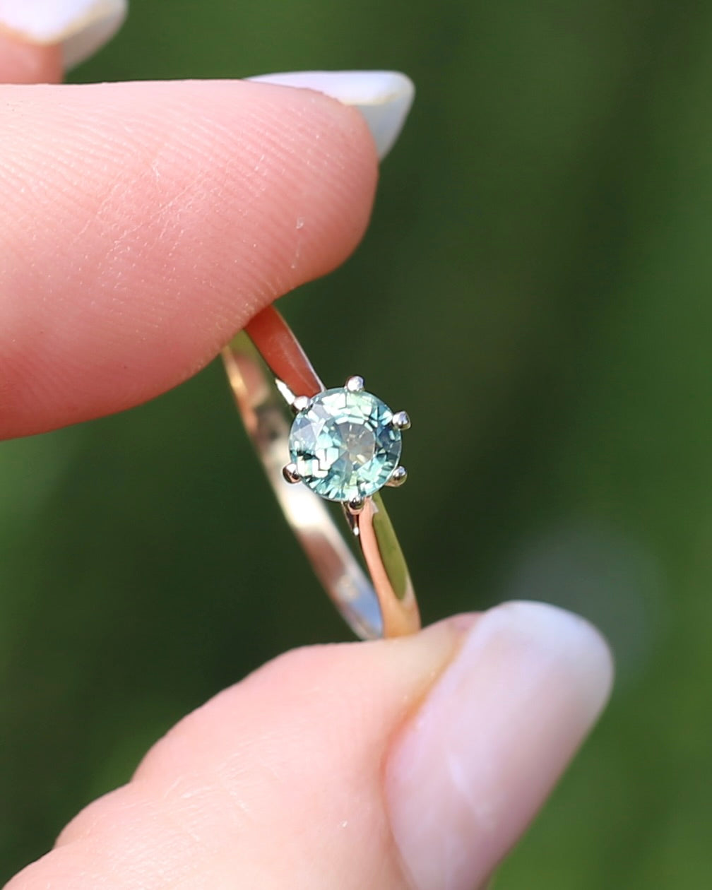 0.75ct Seafoam Parti Sapphire Solitaire, 9ct Yellow Gold, size M1/2 or just over 6.25, 1.24g