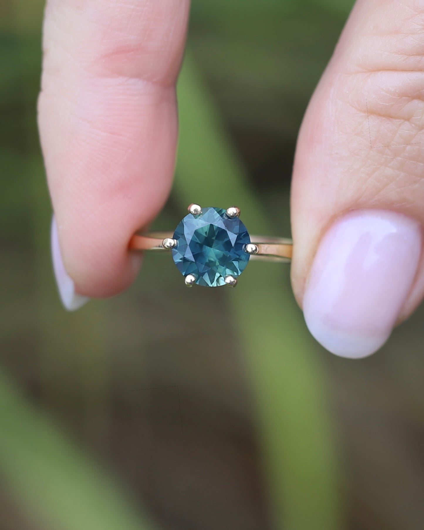 2.95ct Unheated Parti Sapphire Solitaire, 9ct Yellow Gold, size O or 7.5, 3.05g