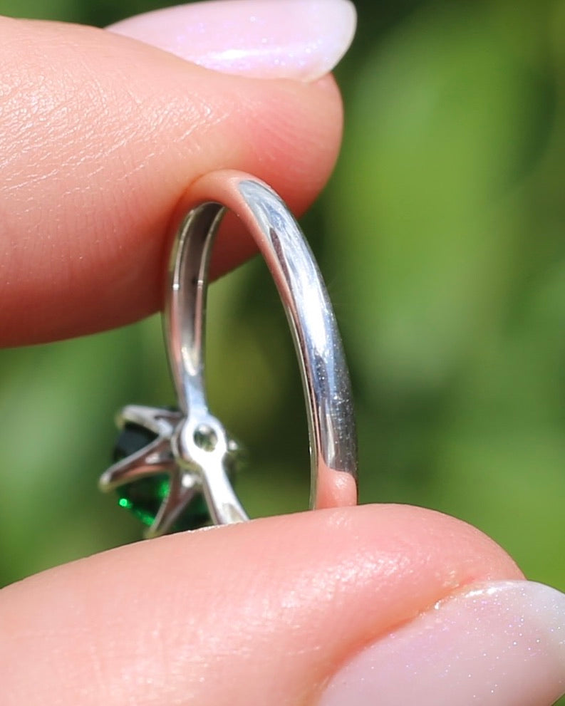 1.1ct Tsavorite Green Garnet in 6 Claw Solitaire Ring, Sterling Silver, size N or 6.75, 1.85g