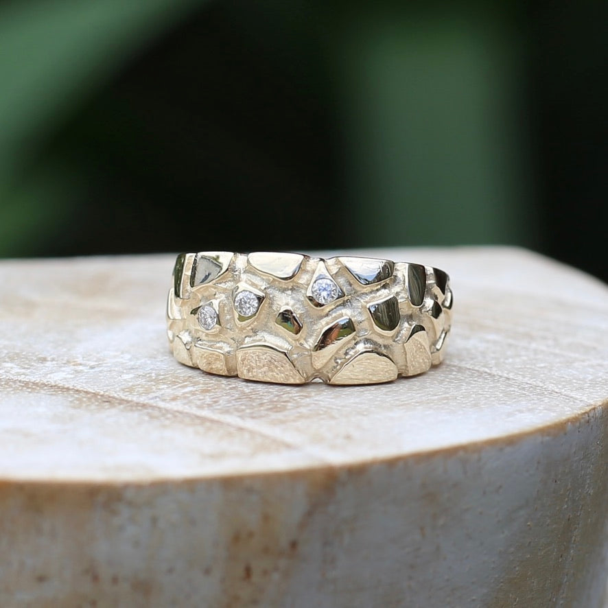 Mid Century Inspired Cobblestone and Diamond Ring, 9ct yellow gold, size R or just bigger than 8.5