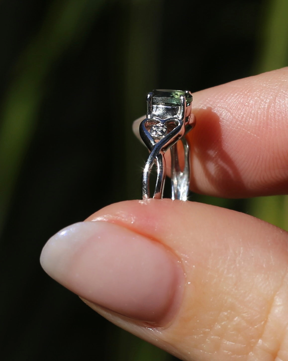 0.7ct Natural Green Parti Sapphire with tiny Diamond Set Heart Shoulders, 9ct White Gold, size K or 5.25, 1.27g