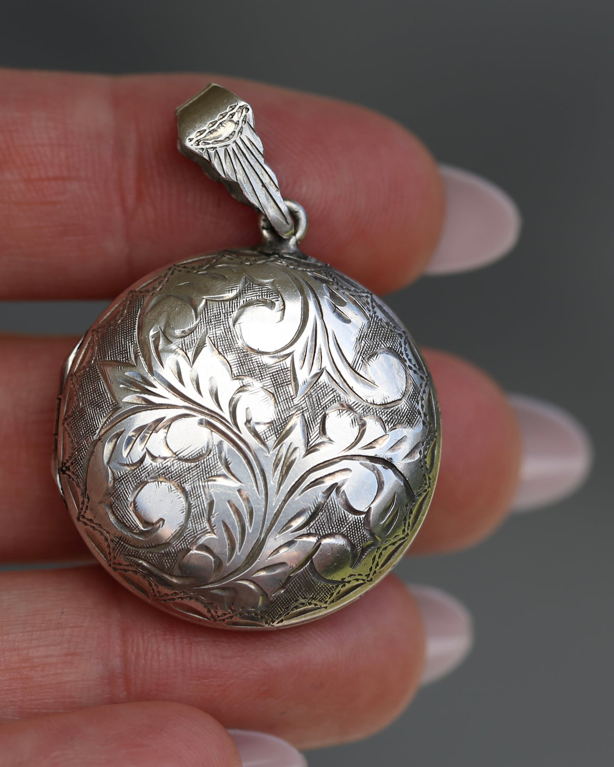Vintage Hand Carved Round Locket, Thailand Sterling Silver, 11.59g, 33.4 x 30mm