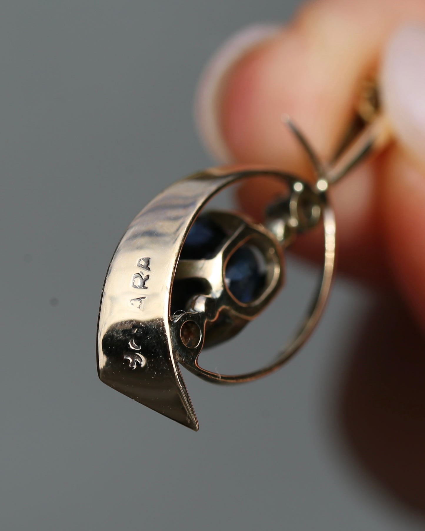 1.5ct Natural Blue Sapphire and Diamond Vintage Pendant, 9ct Yellow Gold, 1.57g