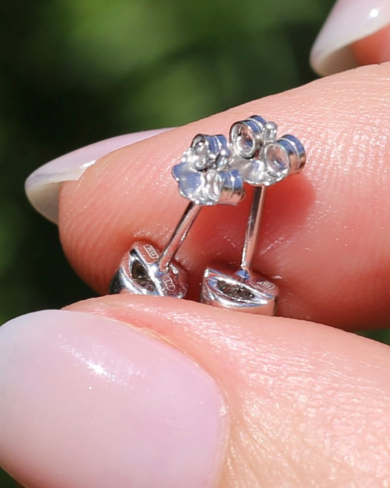 Cushion Shaped Illusion Set Round Cut Natural Diamonds, 9ct and 10ct White Gold, 1.05g