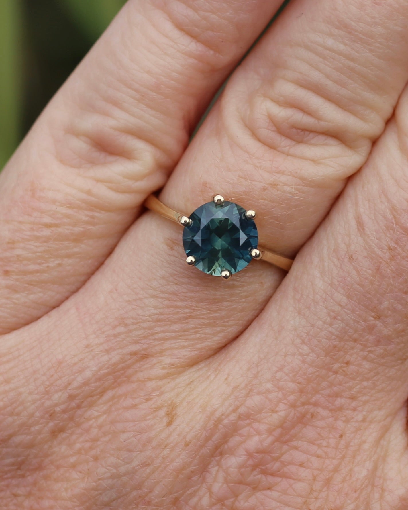 2.95ct Unheated Parti Sapphire Solitaire, 9ct Yellow Gold, size O or 7.5, 3.05g