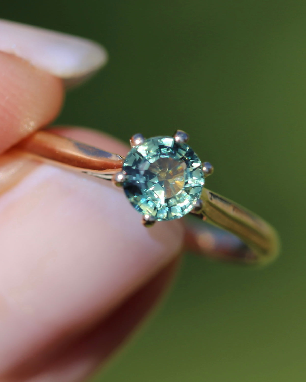 0.75ct Seafoam Parti Sapphire Solitaire, 9ct Yellow Gold, size M1/2 or just over 6.25, 1.24g