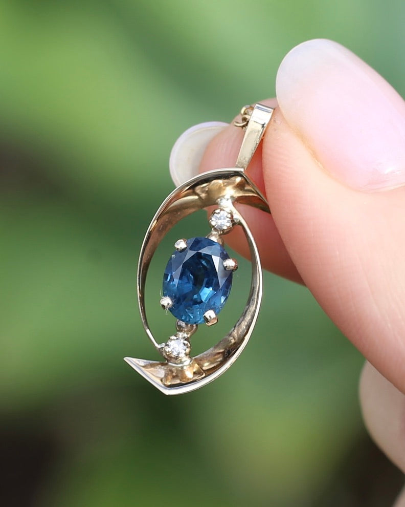 1.5ct Natural Blue Sapphire and Diamond Vintage Pendant, 9ct Yellow Gold, 1.57g