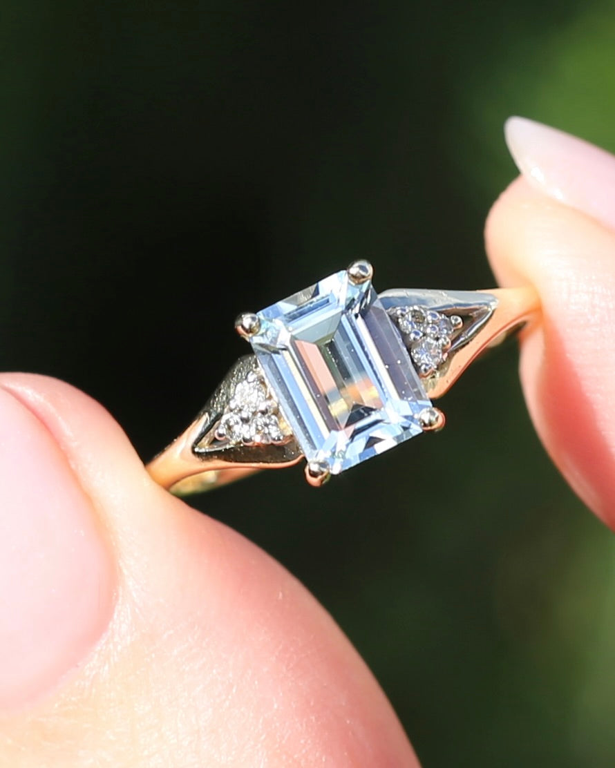 1.4ct Emerald Cut Aquamarine with Natural Diamond Set Split Shoulders, 9ct Yellow Gold, size 8 or Q, 2.31g