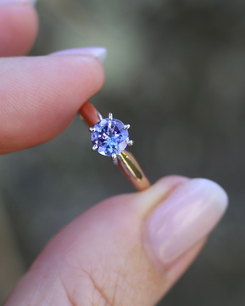 1ct Natural Tanzanite 6 Claw Ring, 10ct Rose and White Gold, size N1/2 or just under 7, 2.49g