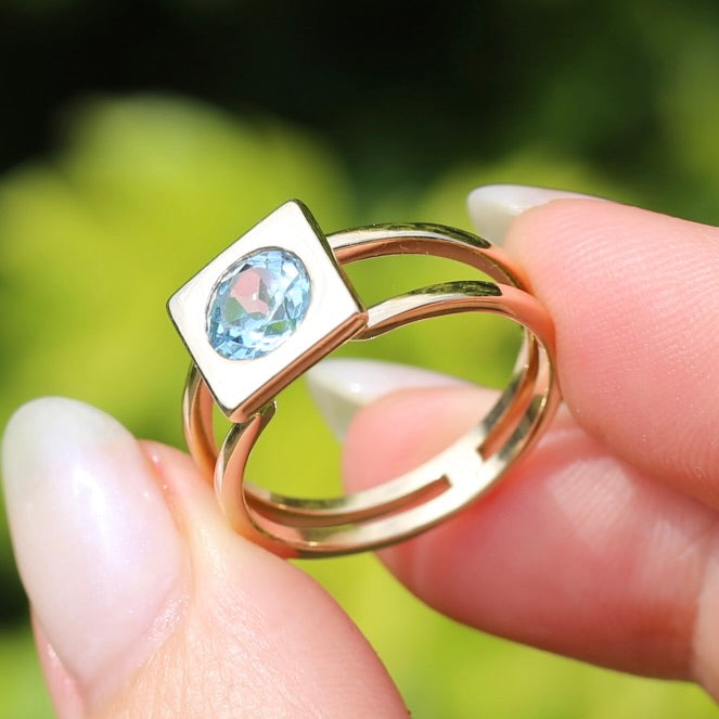 Bezel Set Square Face Blue Zircon Ring on Split Band, 9ct Yellow Gold, fits like size R or 8.5