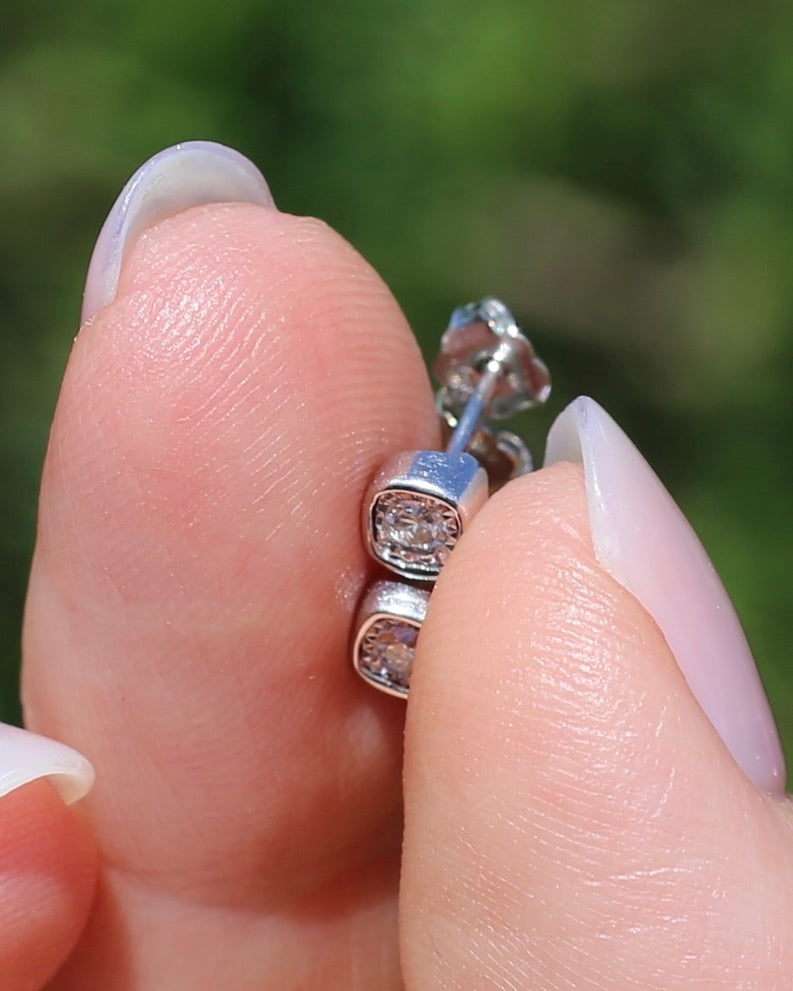 Cushion Shaped Illusion Set Round Cut Natural Diamonds, 9ct and 10ct White Gold, 1.05g