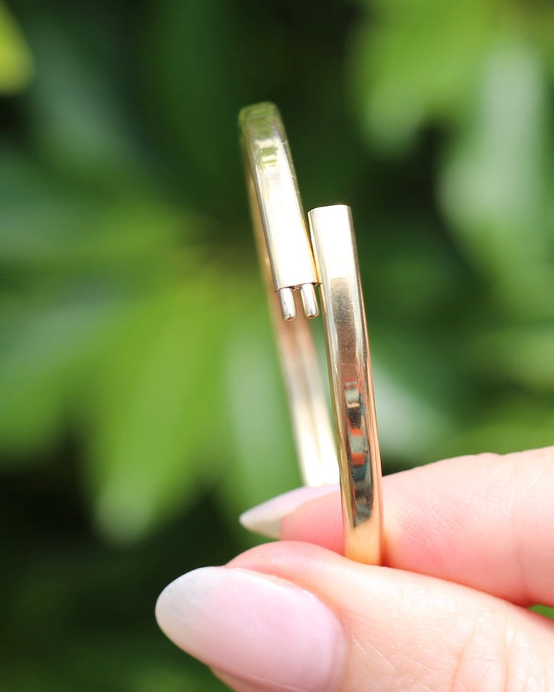 Oval 9ct Coil Bangle, British Made, 9ct Yellow Gold (the slightly rosier gold of the two), 5.38g