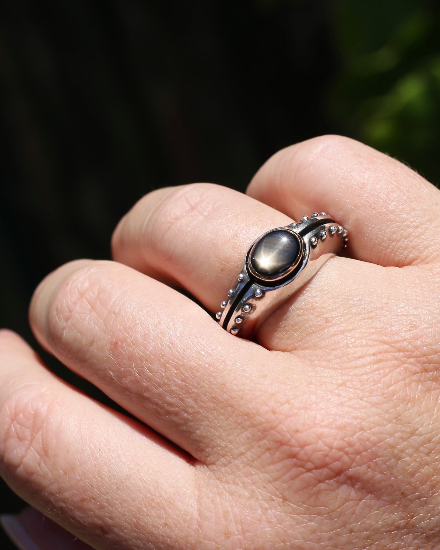 Amazing Chunky Silver and Gold Mized Metal Natural Star Sapphire Ring, size Q or 8 (fits more like a P1/2), 16.13g