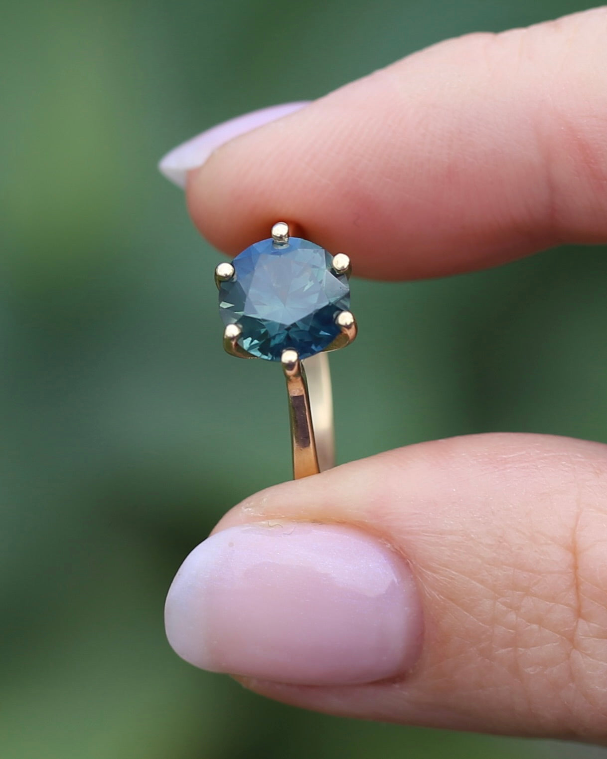 2.95ct Unheated Parti Sapphire Solitaire, 9ct Yellow Gold, size O or 7.5, 3.05g