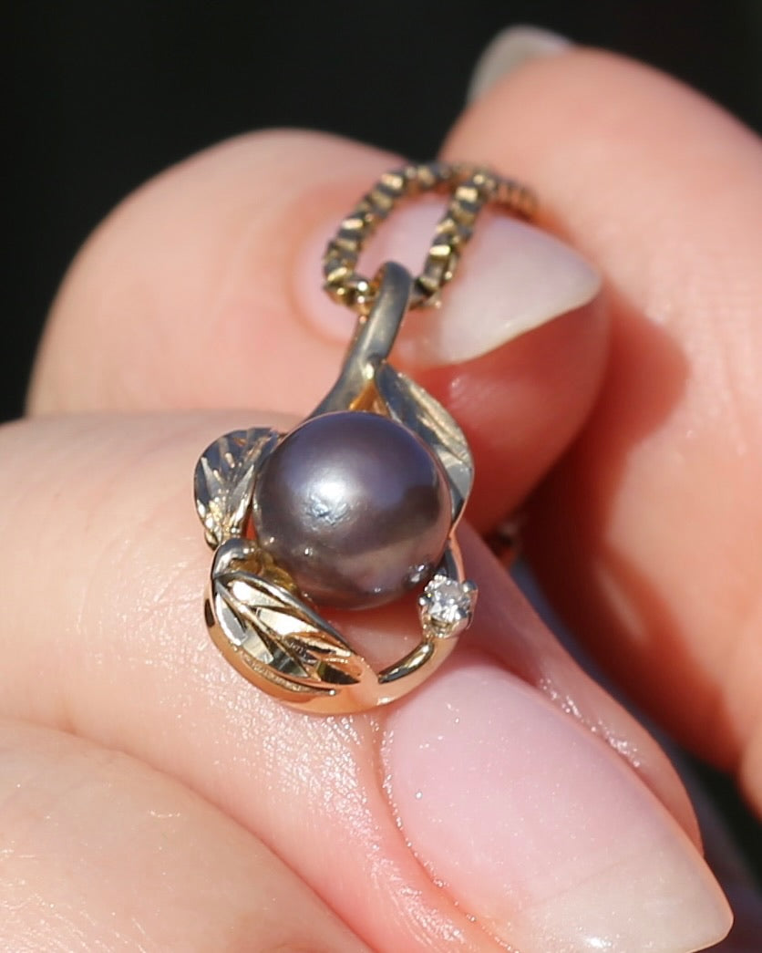 Grey Pearl, Diamond and Three Leaf Pendant, 14ct Yellow Gold, 1.61g