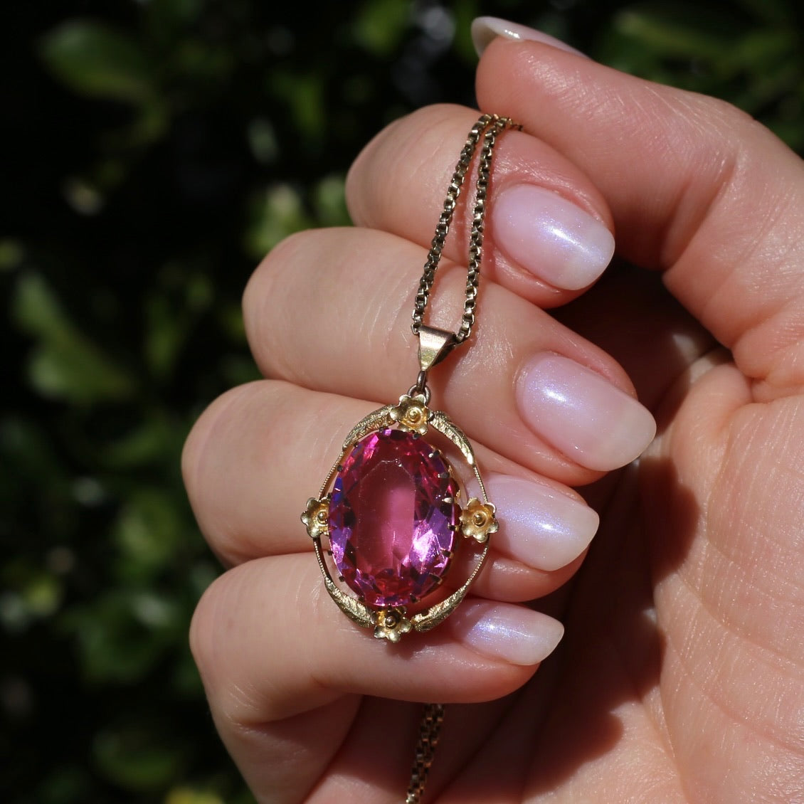 Circa 1930s-1950s Pink Paste Pendant in Decorative 9ct Gold Floral Surround, 4.23g