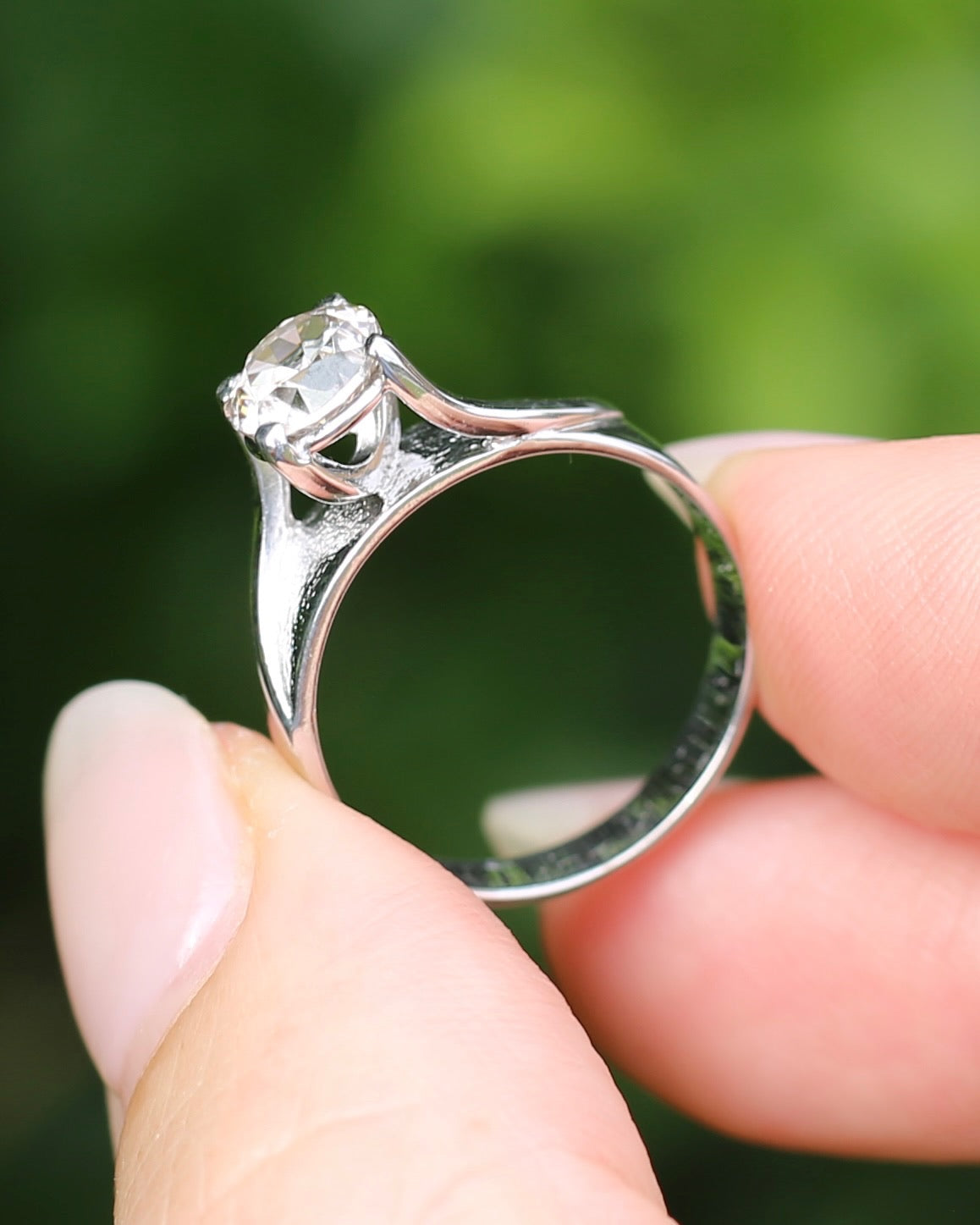 Circa 1970s 1.57ct White Pink Australian Zircon Ring, 9ct White Gold, size N or 6.75, 3.44g