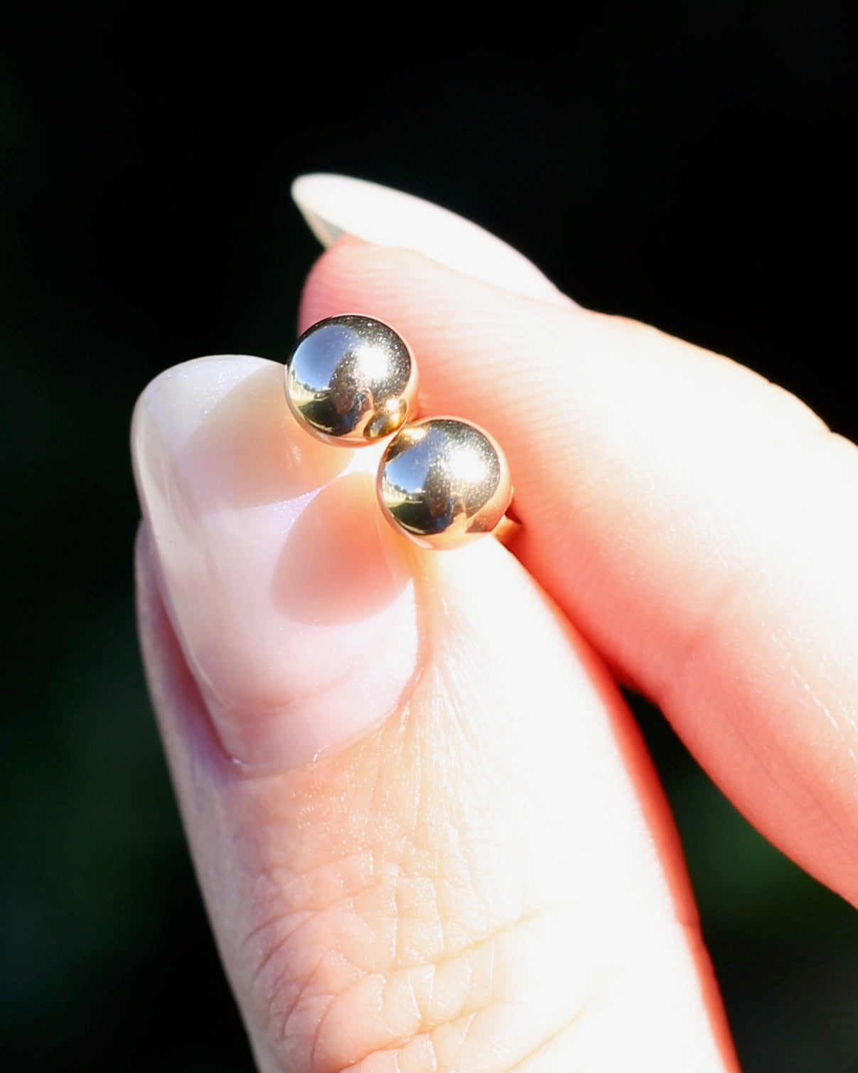 6mm 9ct yellow gold ball studs, 0.37g