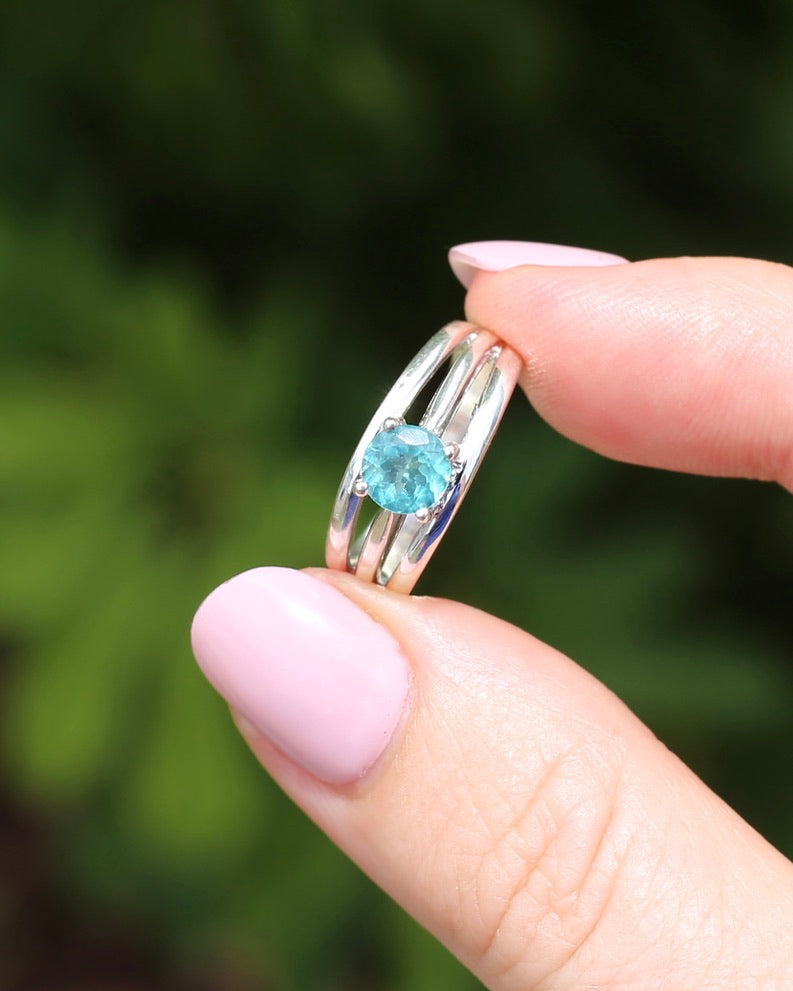 Natural Apatite Ring, Sterling Silver, size N or 6.75 (fits more like L1/2 - M or 6 due to width), 4.65g