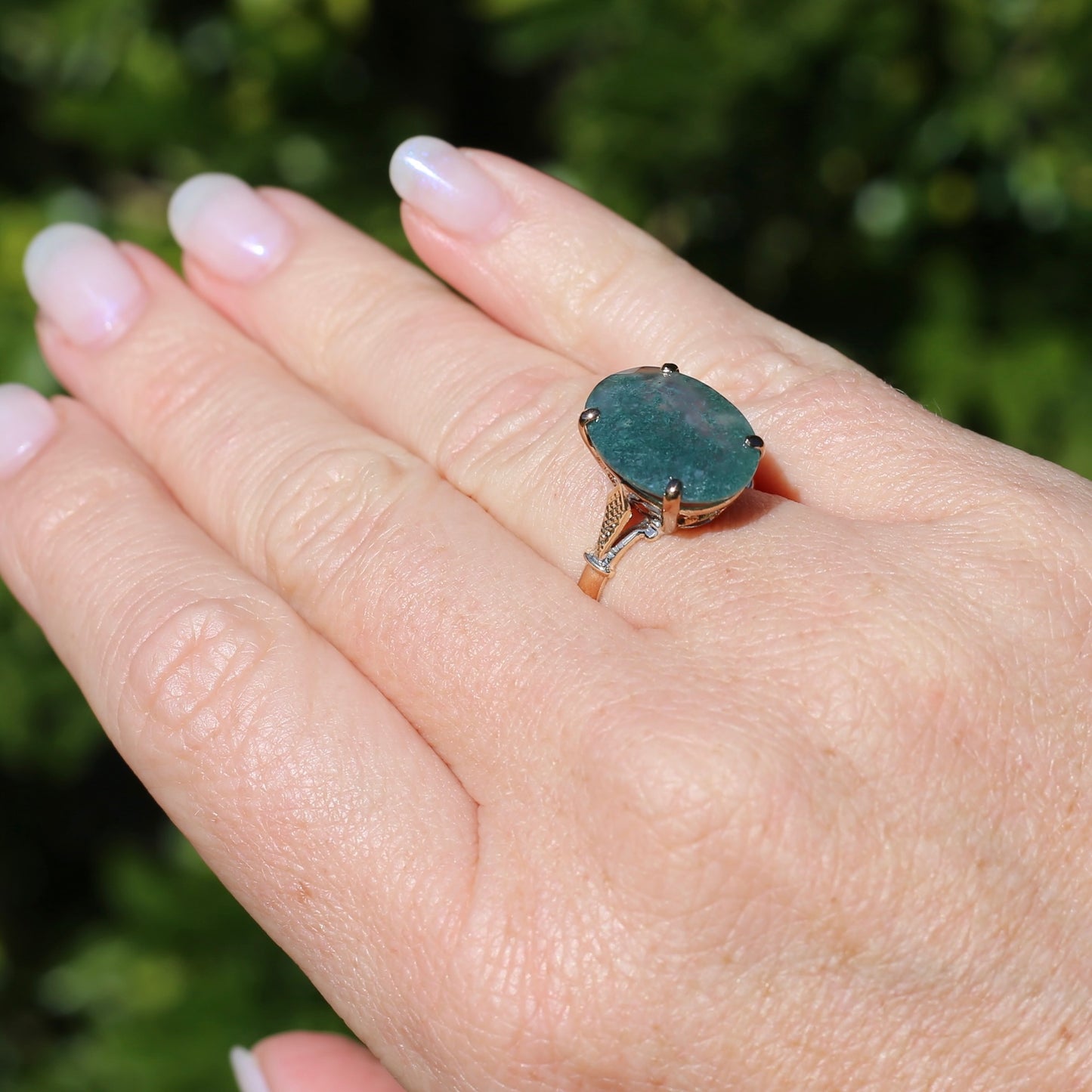 8ct Oval Moss Agate Claw Set Cocktail Ring, 14ct Yellow Gold, size Q1/2 or just over 8.25